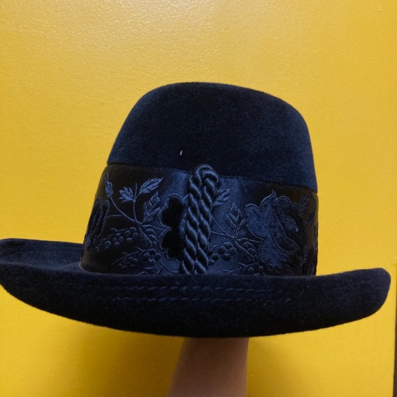 Vintage Original-Lanz Salzburg-Wien Velvet Austrian Hat - Picture 3 of 8